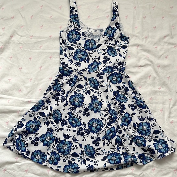Blue and White Floral Dress - Picture 2 of 4